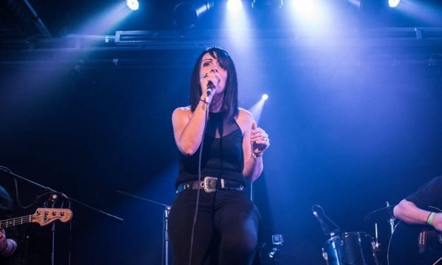 Brunette comienza a grabar su primer disco